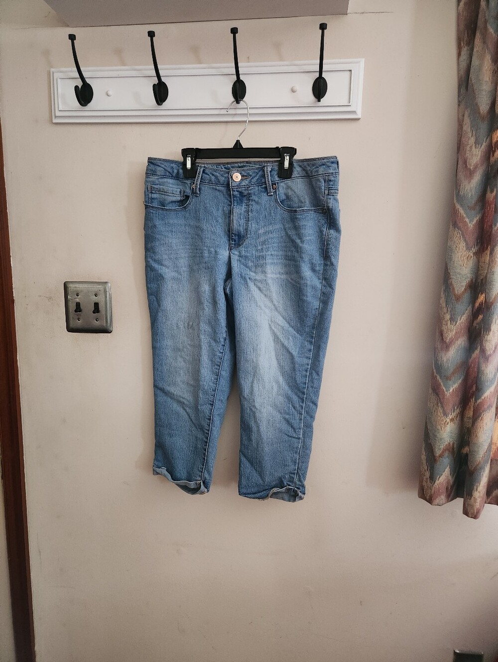 🎉 Capri Jeans